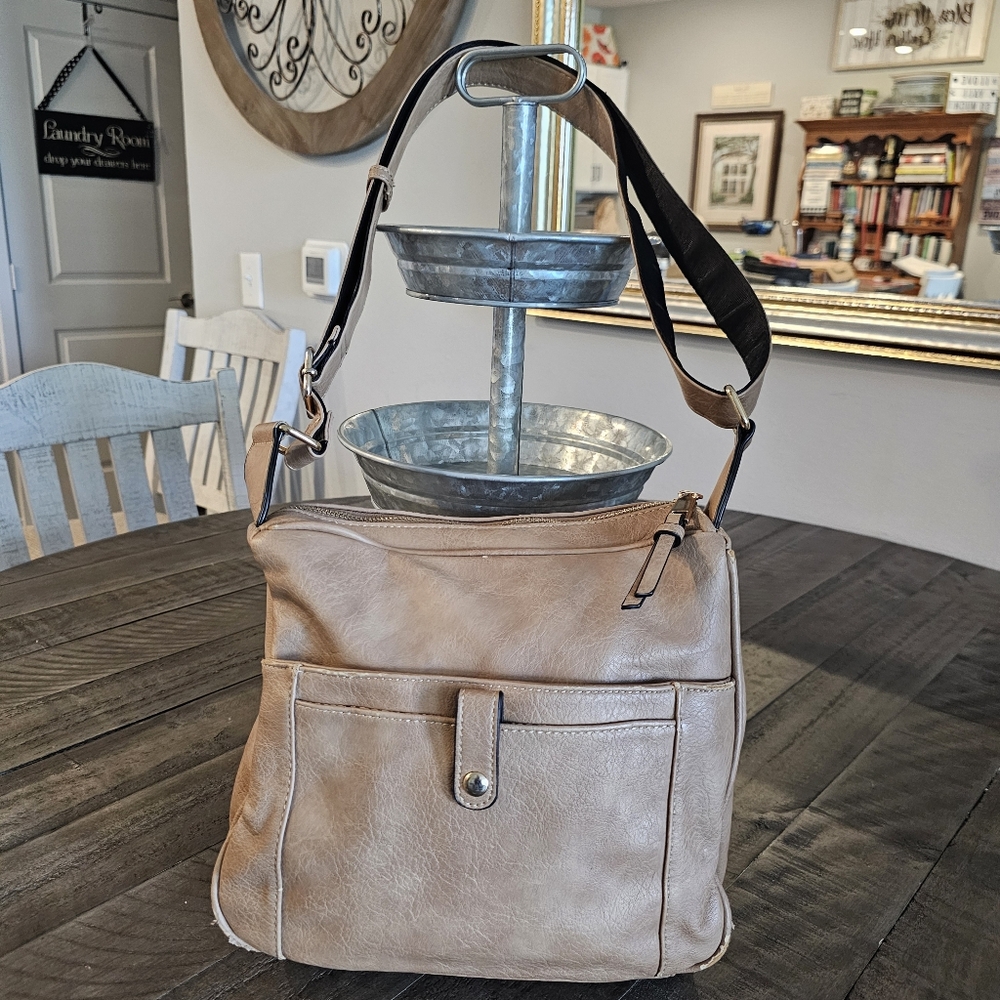 Jessie James Concealed Handgun Purse with Removable Holster, Lock and Key